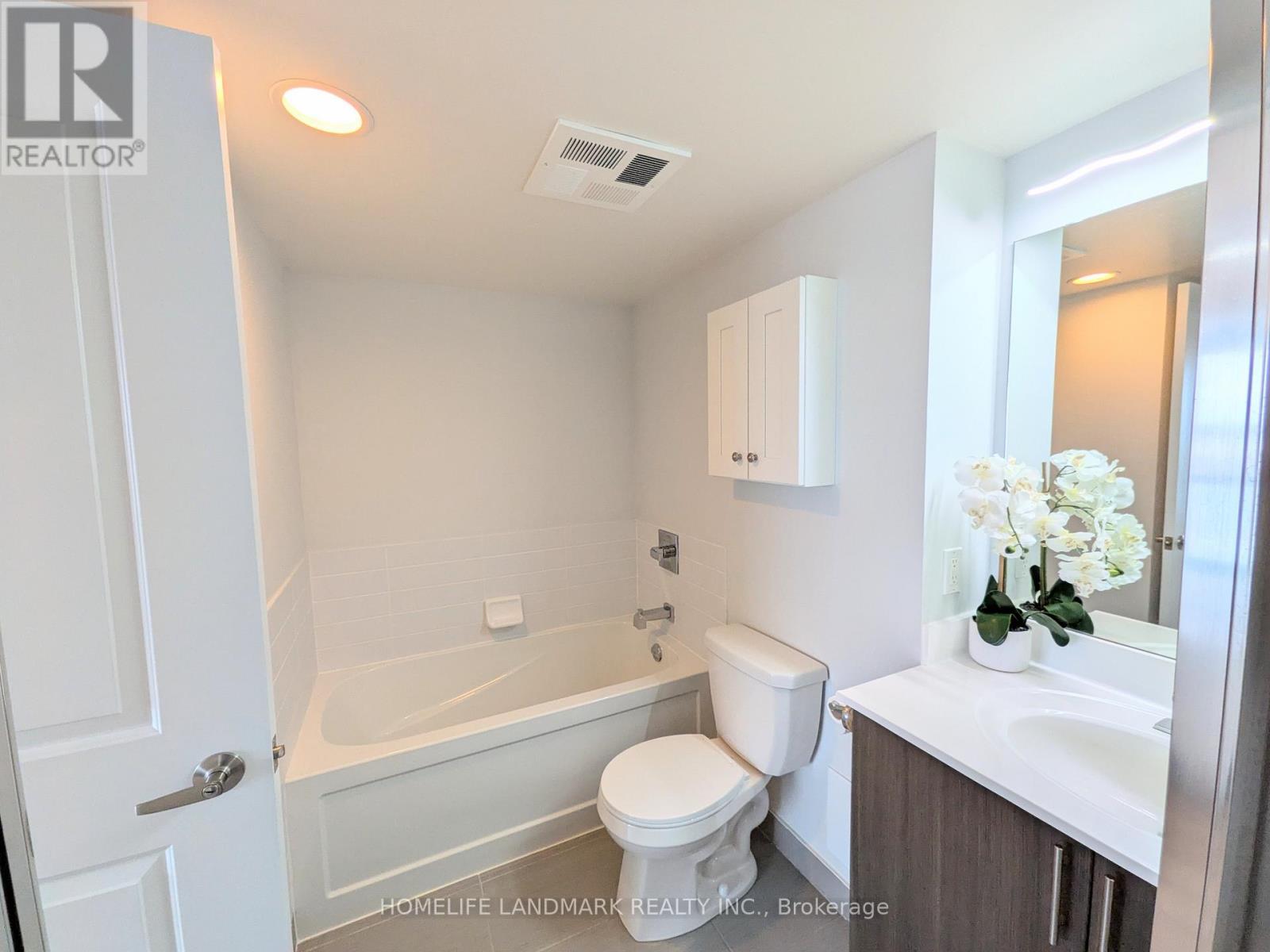 718 - 75 Norman Bethune Avenue, Richmond Hill, ON - Indoor Photo Showing Bathroom