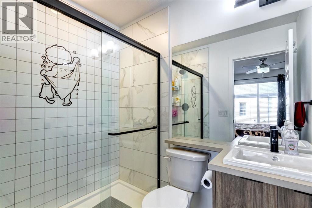 888 Walgrove Boulevard Se, Calgary, AB - Indoor Photo Showing Bathroom