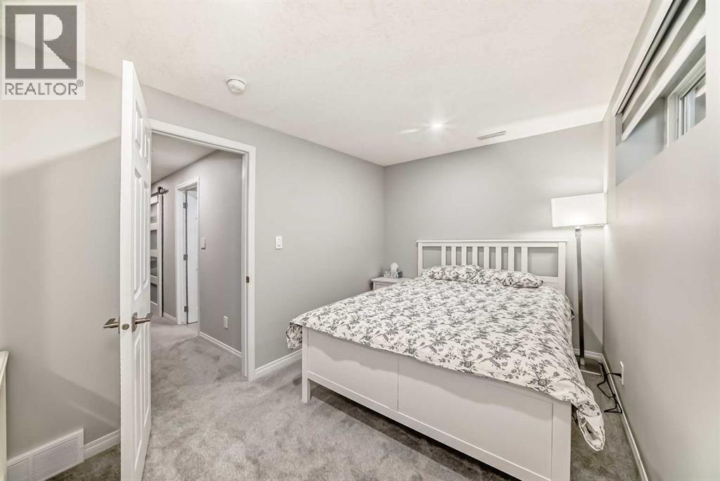 159 Evanscrest Park Nw, Calgary, AB - Indoor Photo Showing Bedroom