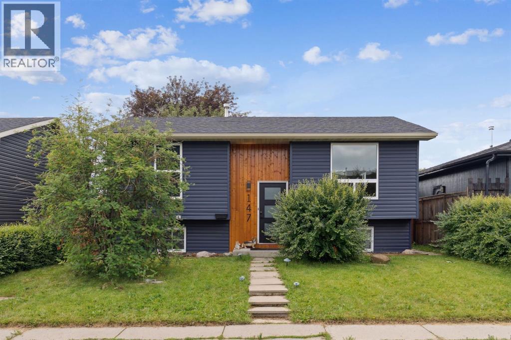 Front Exterior - 147 Falchurch Crescent Ne, Calgary, AB - Outdoor