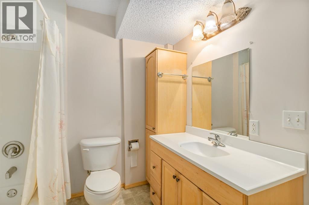 131 Panatella Close Nw, Calgary, AB - Indoor Photo Showing Bathroom