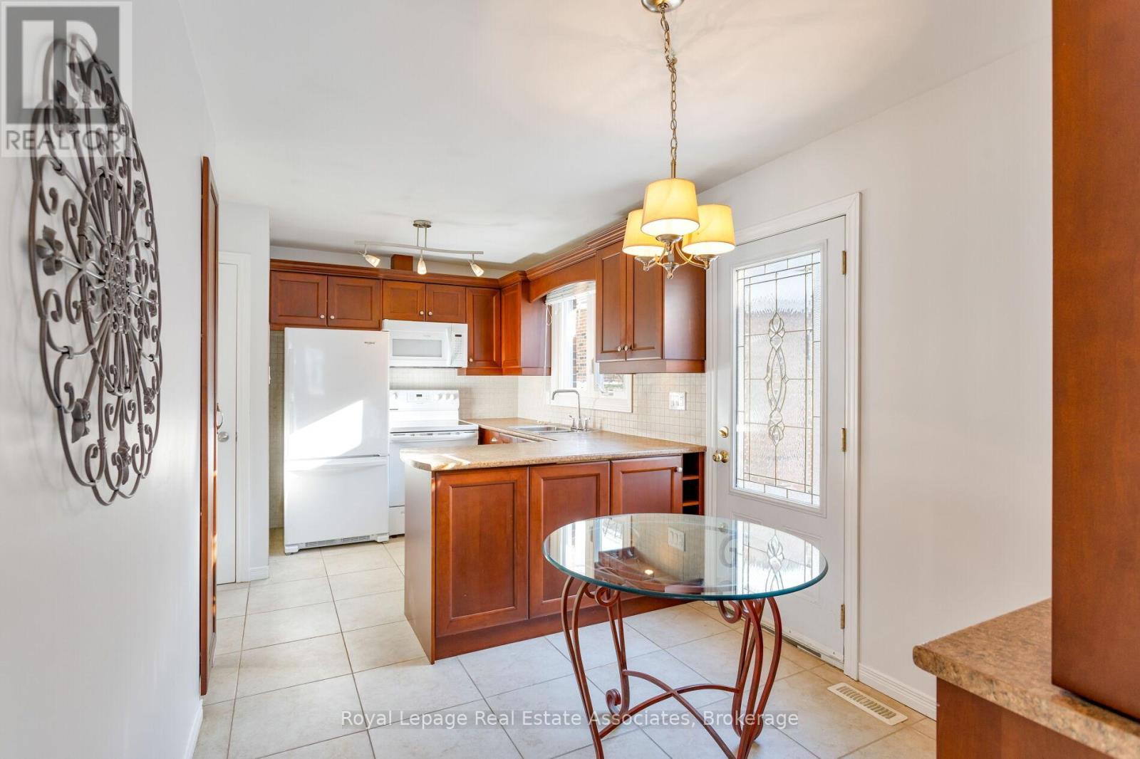 958 Fletcher Valley Crescent, Mississauga, ON - Indoor Photo Showing Kitchen