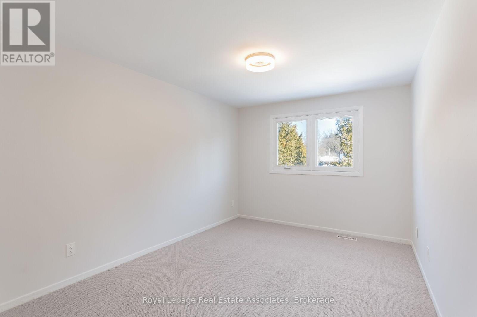 Second Bedroom - 958 Fletcher Valley Crescent, Mississauga, ON - Indoor Photo Showing Other Room