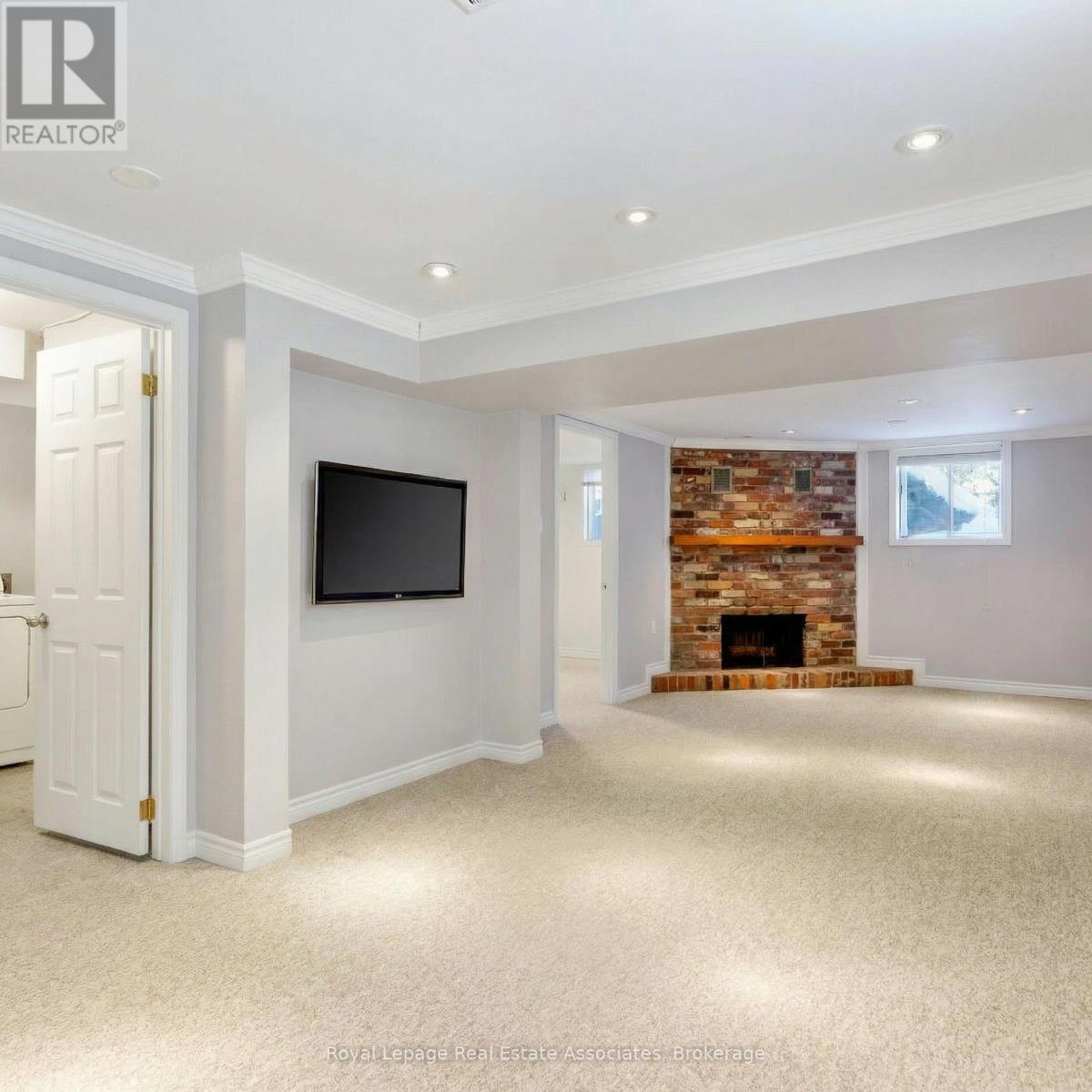 958 Fletcher Valley Crescent, Mississauga, ON - Indoor With Fireplace