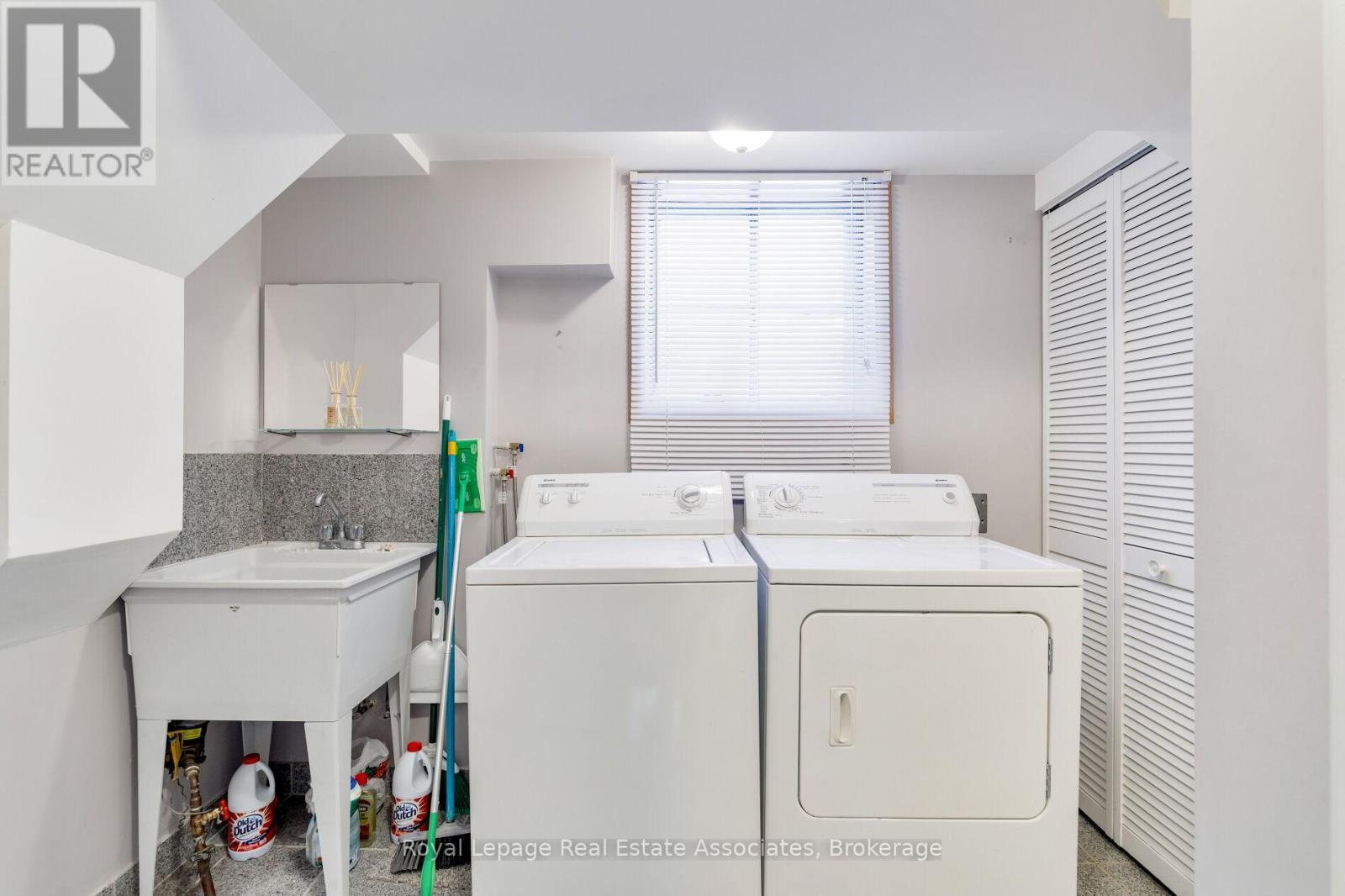 958 Fletcher Valley Crescent, Mississauga, ON - Indoor Photo Showing Laundry Room