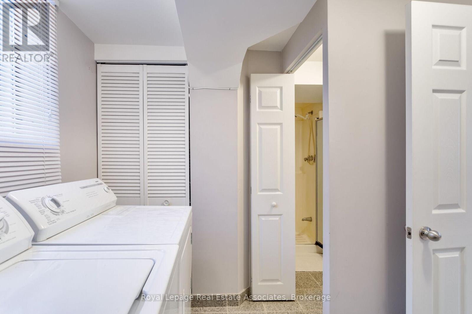 958 Fletcher Valley Crescent, Mississauga, ON - Indoor Photo Showing Laundry Room