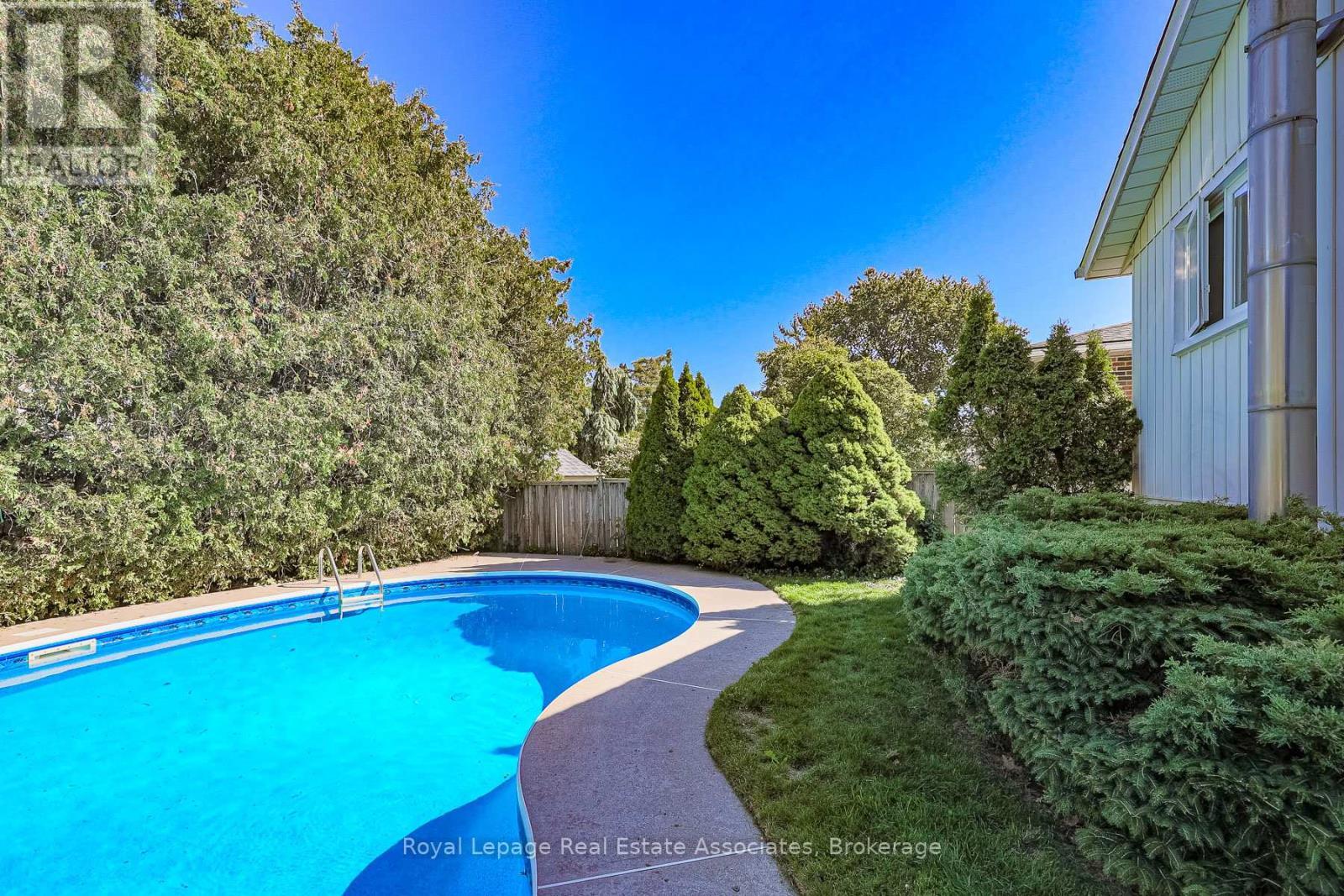 958 Fletcher Valley Crescent, Mississauga, ON - Outdoor With In Ground Pool