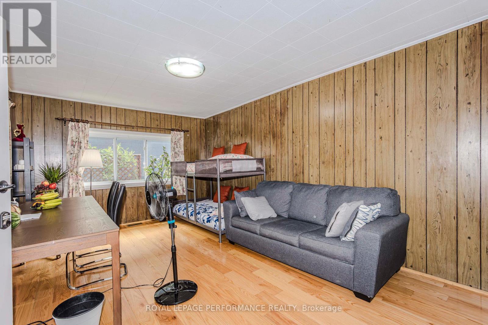 98 Boyce Avenue, Ottawa, ON - Indoor Photo Showing Living Room