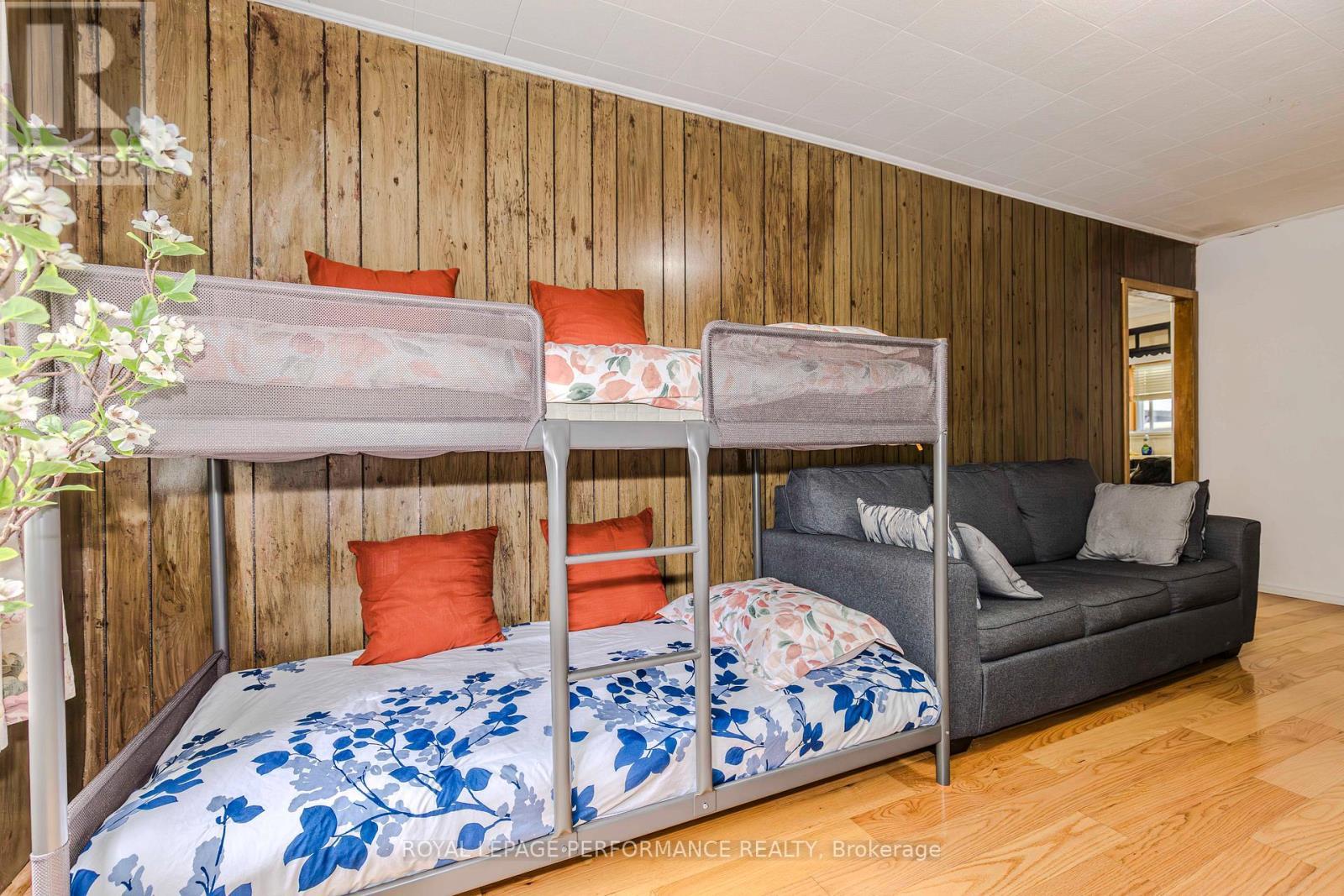 98 Boyce Avenue, Ottawa, ON - Indoor Photo Showing Bedroom