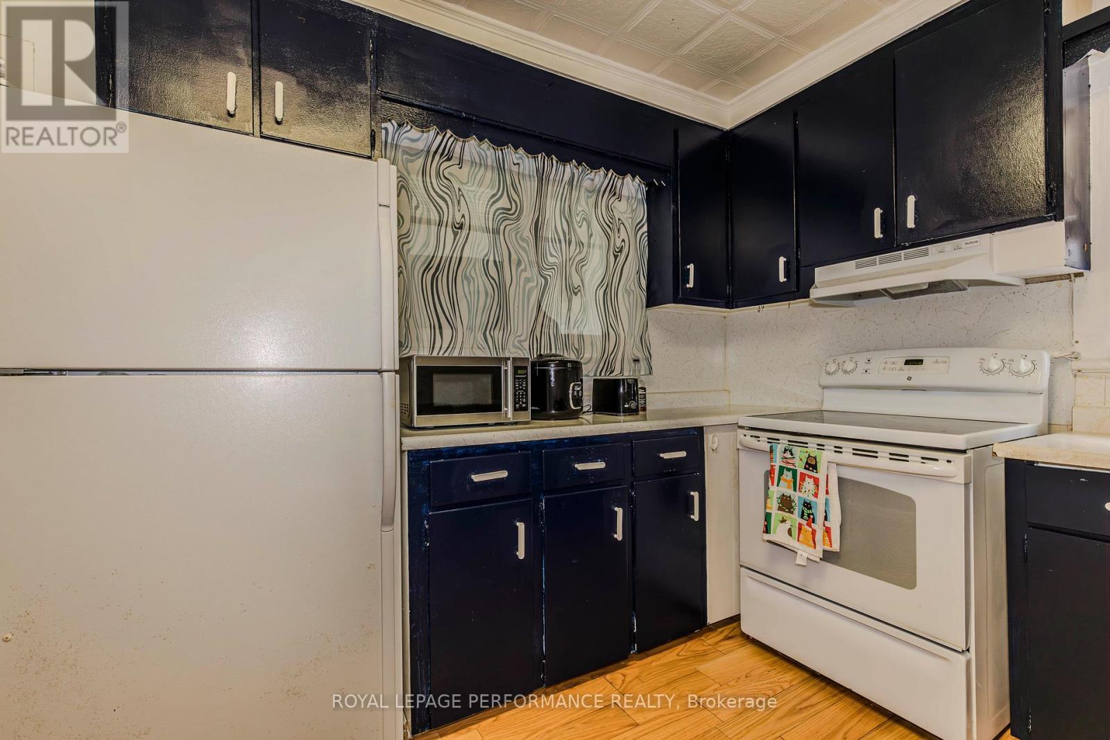 98 Boyce Avenue, Ottawa, ON - Indoor Photo Showing Kitchen