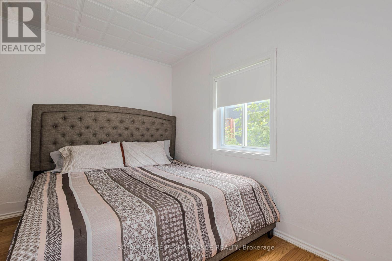 98 Boyce Avenue, Ottawa, ON - Indoor Photo Showing Bedroom