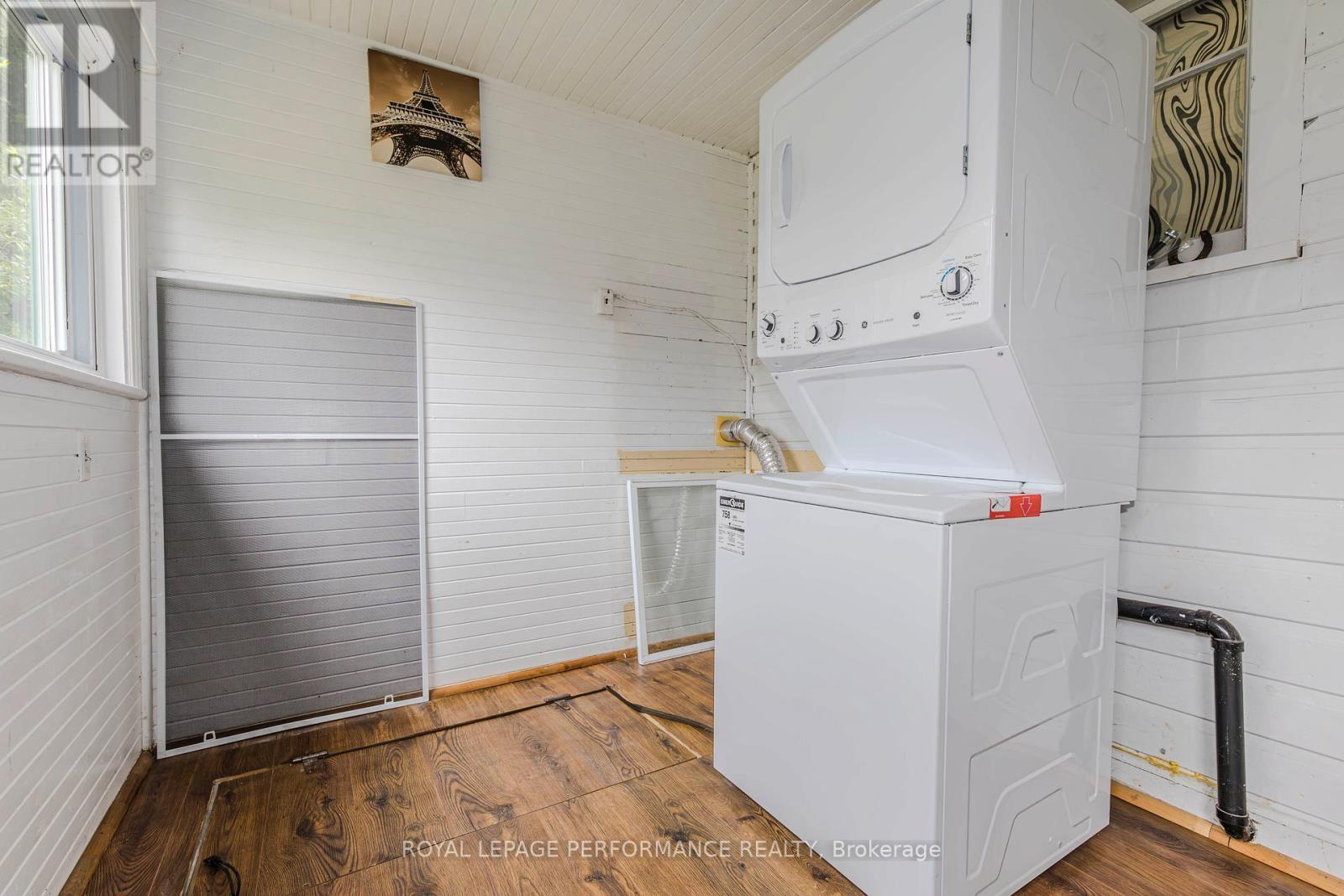 98 Boyce Avenue, Ottawa, ON - Indoor Photo Showing Laundry Room