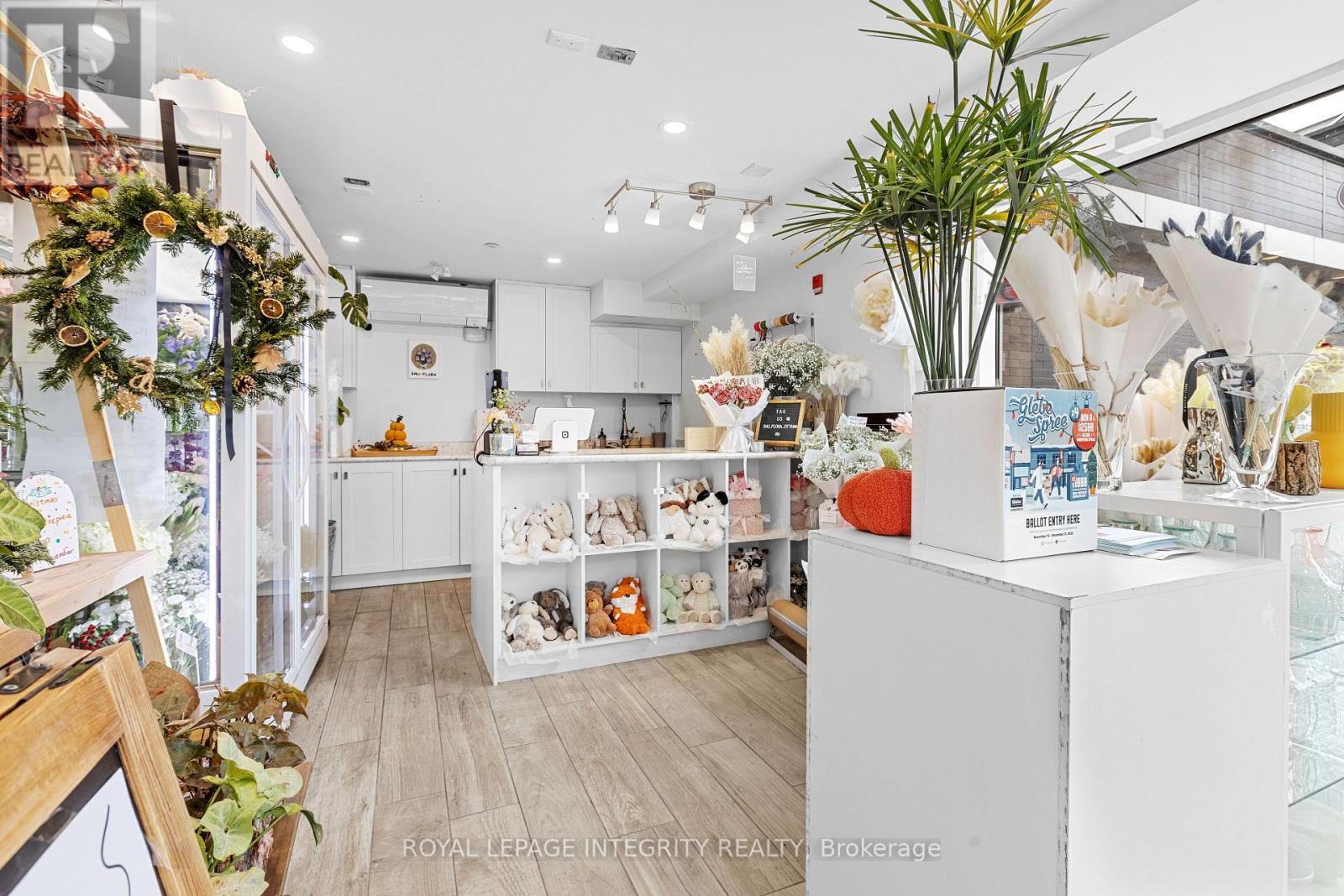 851 Bank Street, Ottawa, ON