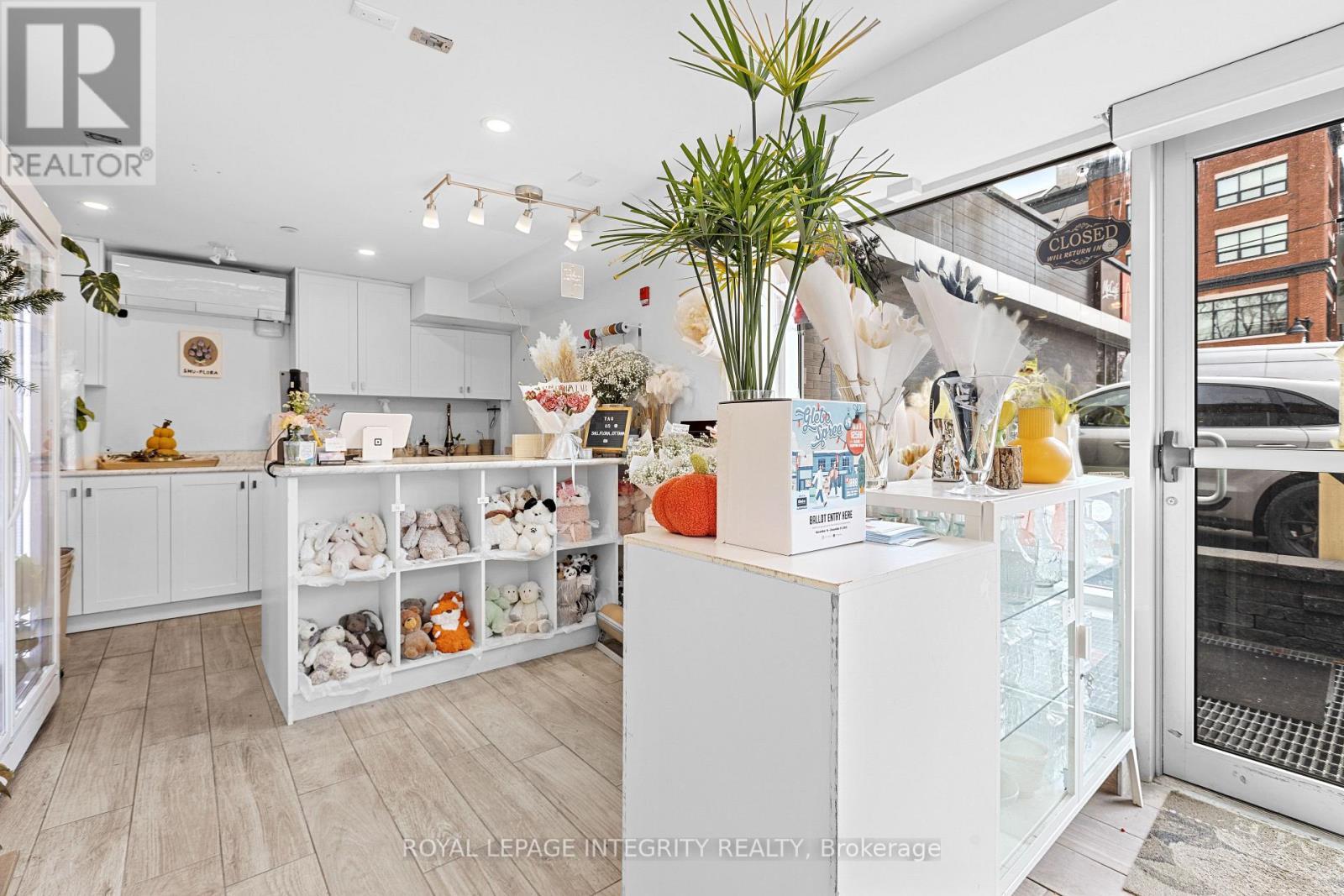 851 Bank Street, Ottawa, ON