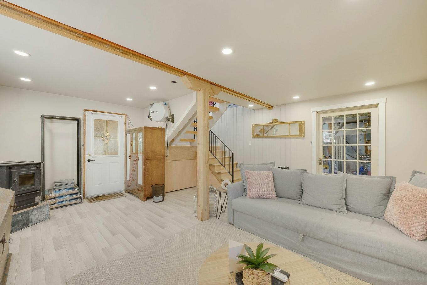 Salle familiale - 1730 Ch. Du 9E-Rang, Sainte-Lucie-Des-Laurentides, QC - Indoor