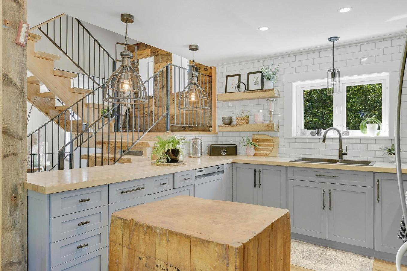Cuisine - 1730 Ch. Du 9E-Rang, Sainte-Lucie-Des-Laurentides, QC - Indoor Photo Showing Kitchen With Double Sink