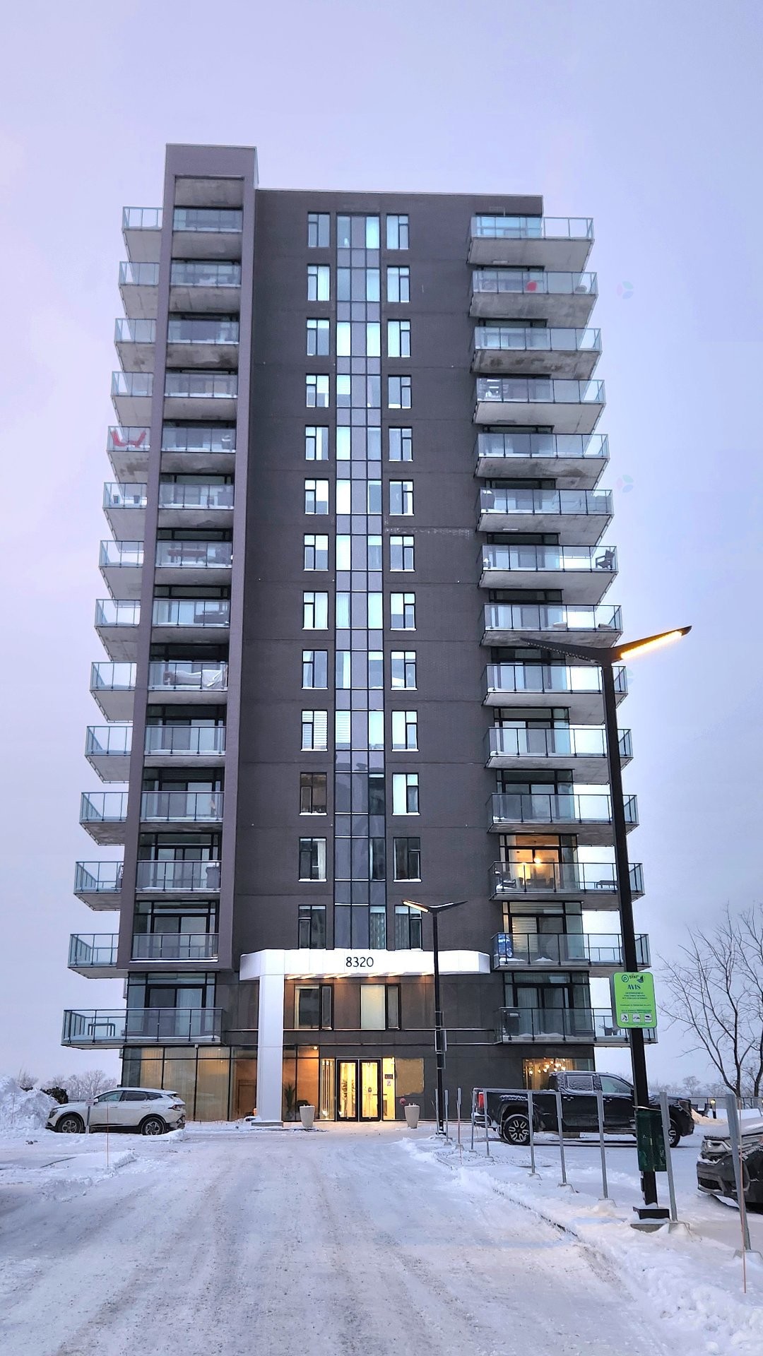 Front of Structure - 301-8320 Boul. St-Laurent, Brossard, QC