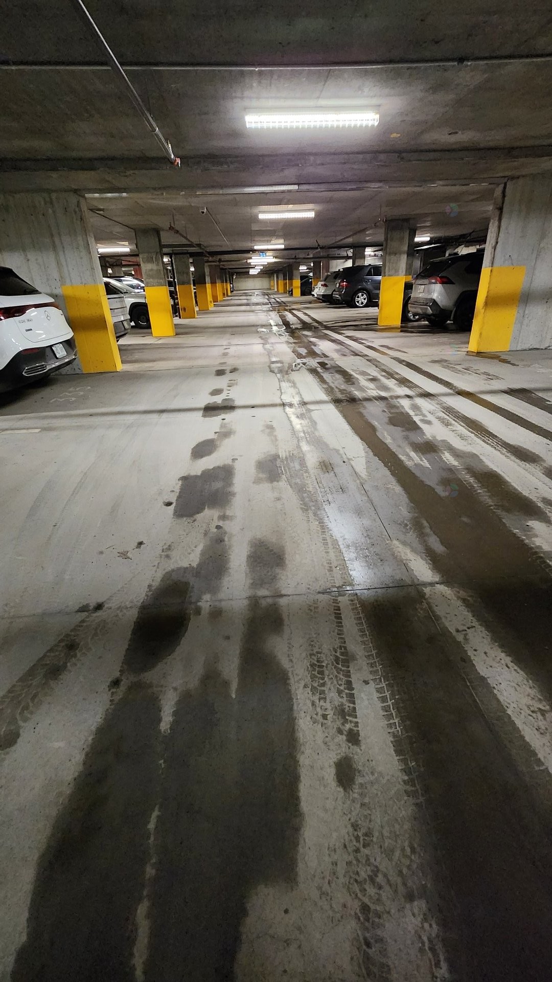 Garage - 301-8320 Boul. St-Laurent, Brossard, QC