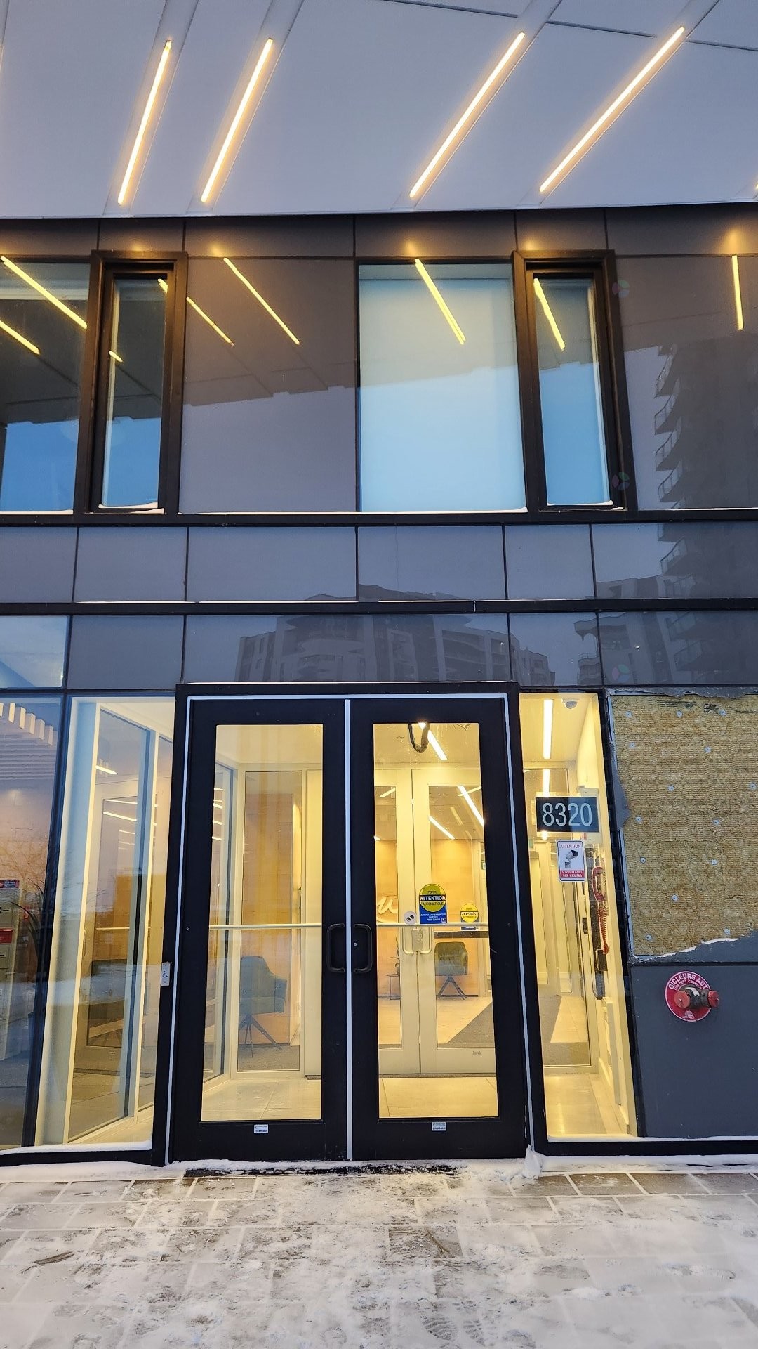 Front of Structure - 301-8320 Boul. St-Laurent, Brossard, QC