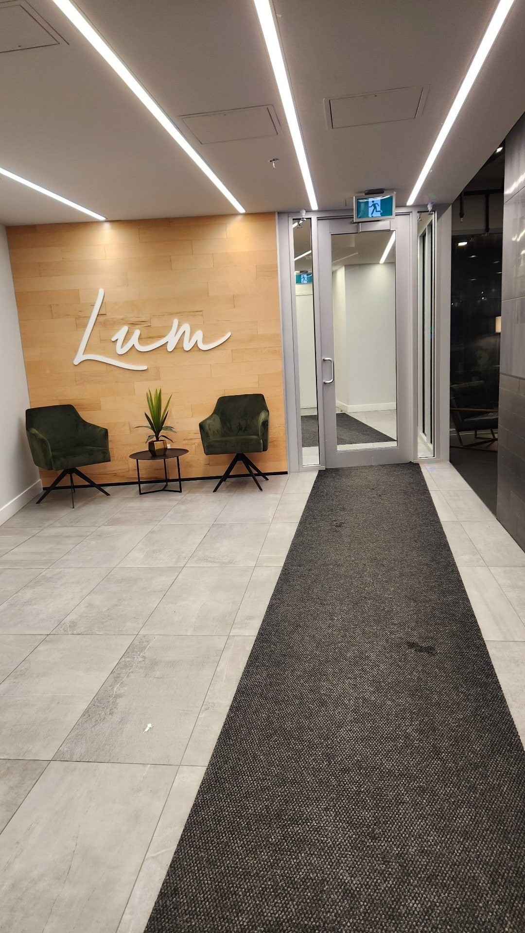 Mud Room - 301-8320 Boul. St-Laurent, Brossard, QC