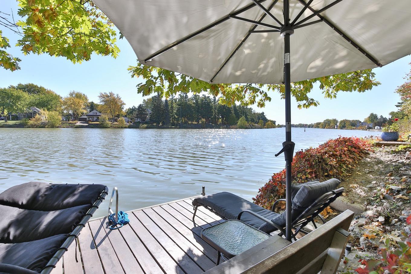 Living room - 357 Rue Jean-Talon, Saint-Jean-Sur-Richelieu, QC - Indoor Photo Showing Living Room