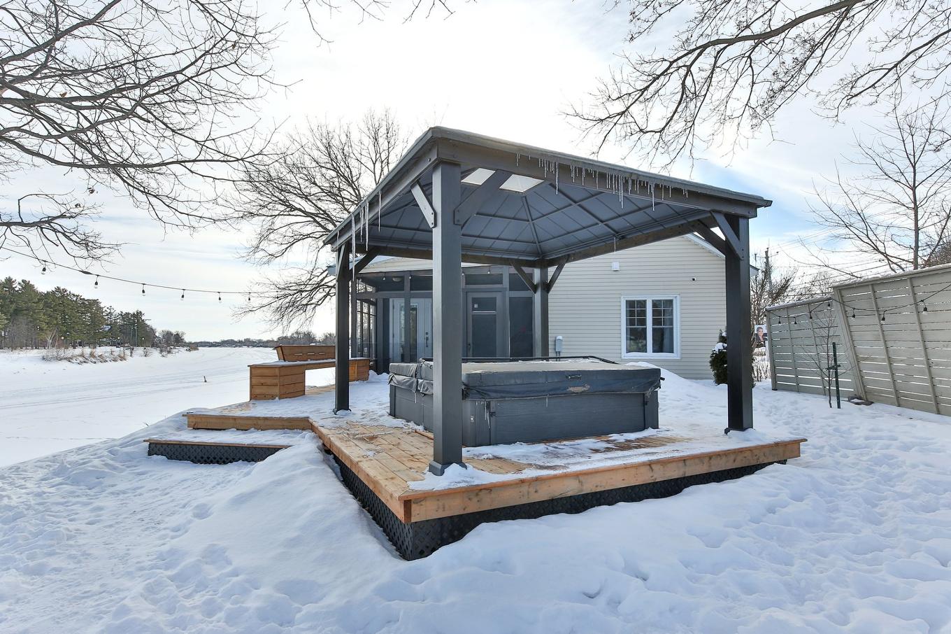 Backyard - 357 Rue Jean-Talon, Saint-Jean-Sur-Richelieu, QC - Outdoor