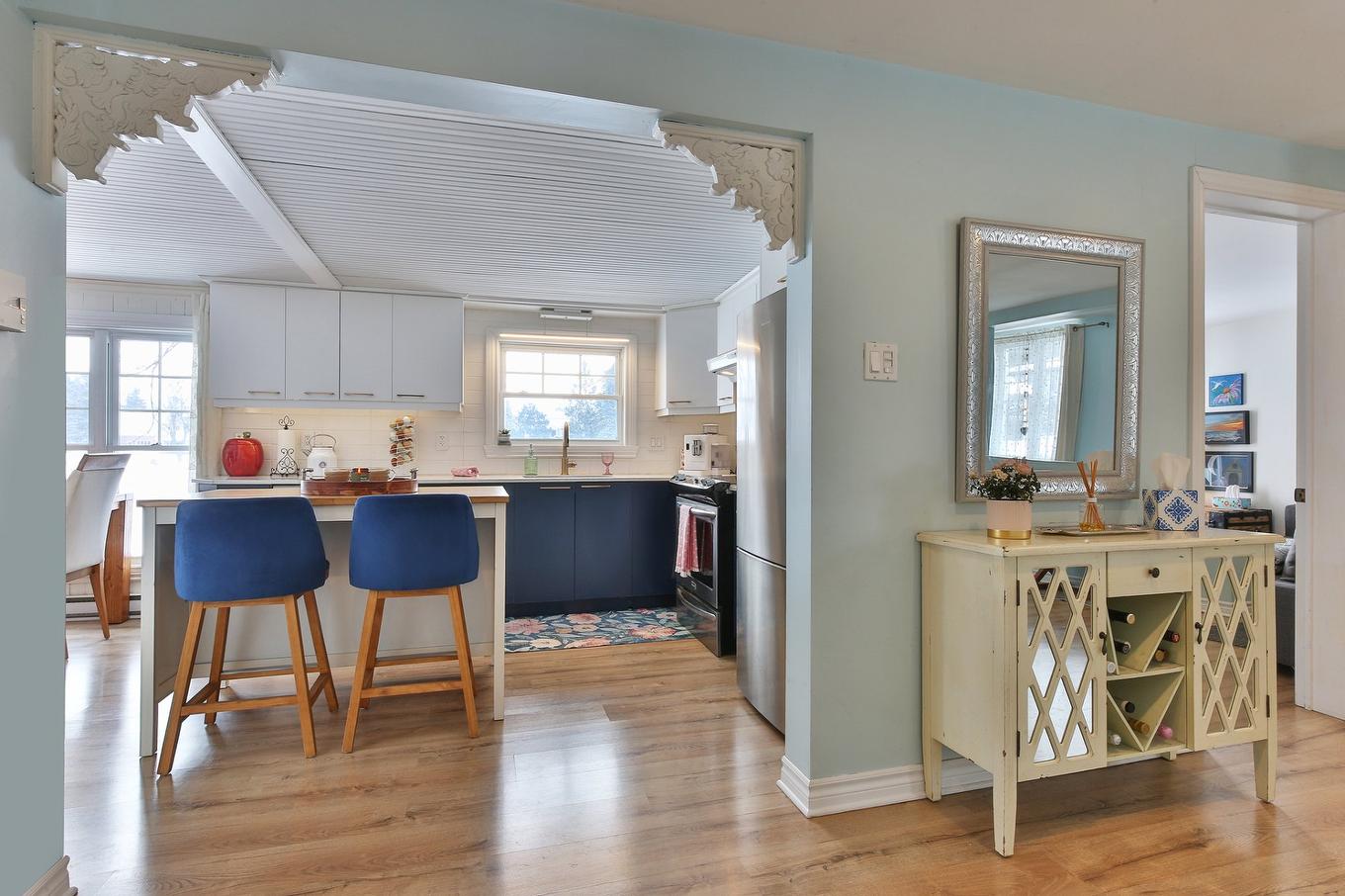 Overall view - 357 Rue Jean-Talon, Saint-Jean-Sur-Richelieu, QC - Indoor Photo Showing Kitchen