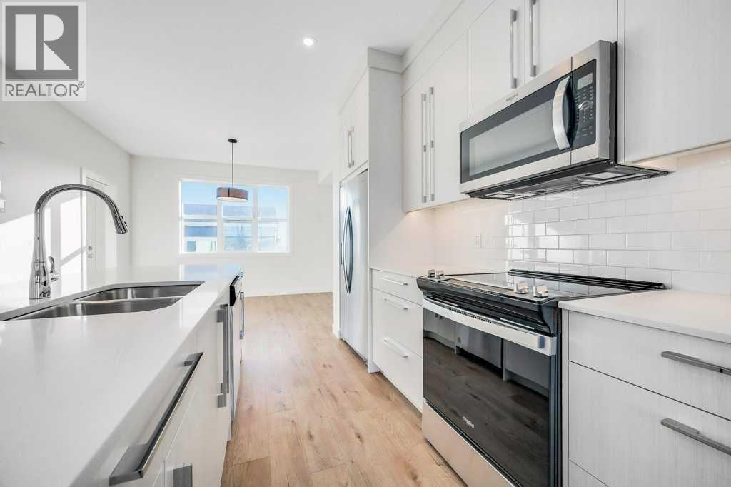 293 Dawson Way, Chestermere, AB - Indoor Photo Showing Kitchen With Double Sink With Upgraded Kitchen