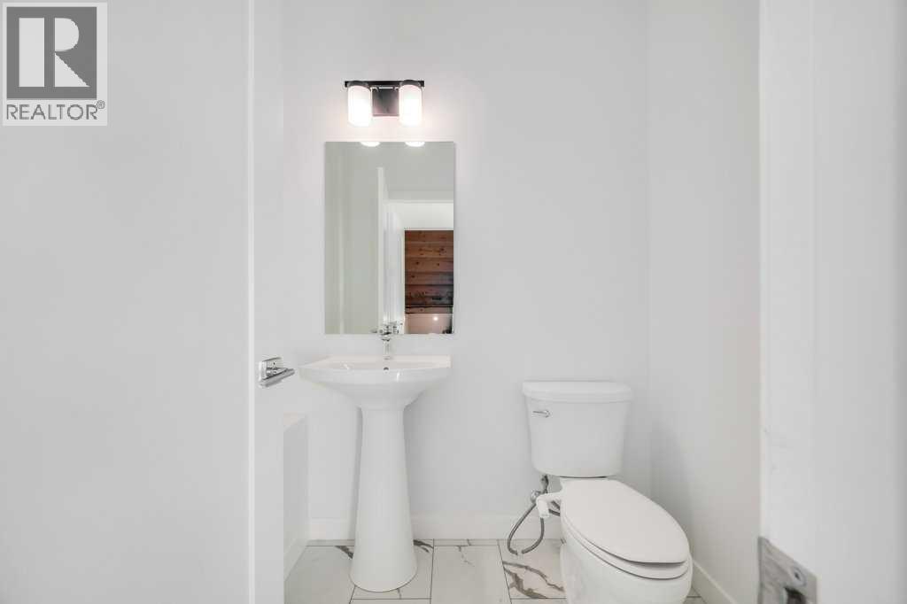 293 Dawson Way, Chestermere, AB - Indoor Photo Showing Bathroom