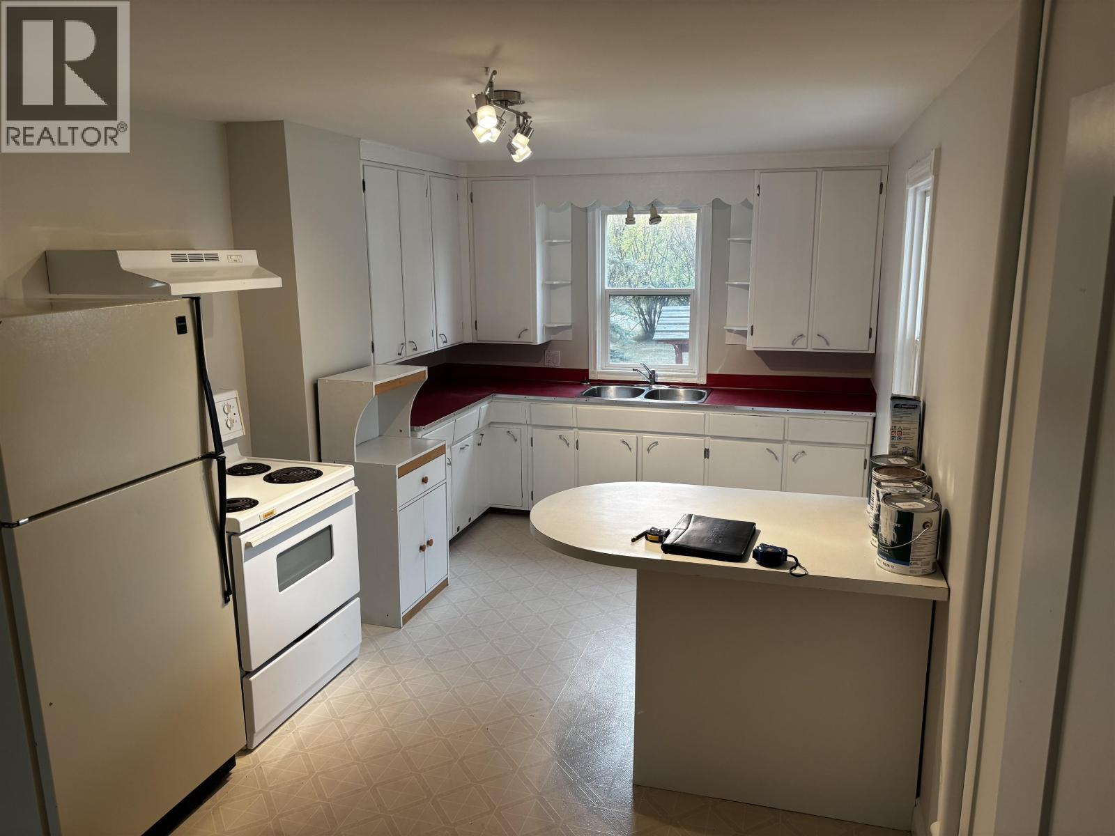 7157 N 97 Highway, Fort St. John, BC - Indoor Photo Showing Kitchen With Double Sink