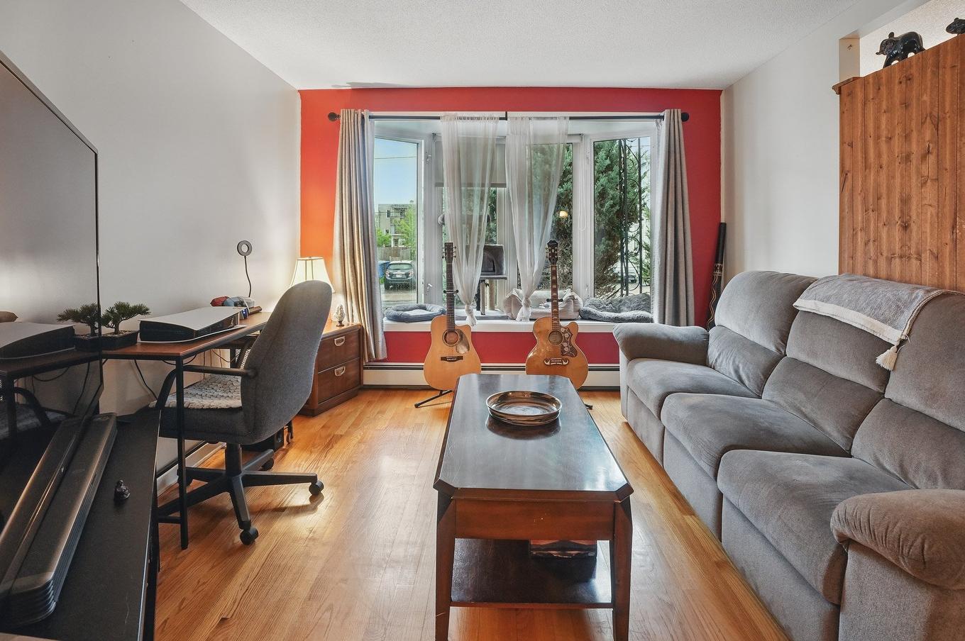 Living room - 76 Rue Nicolet, Gatineau (Hull), QC - Indoor Photo Showing Living Room