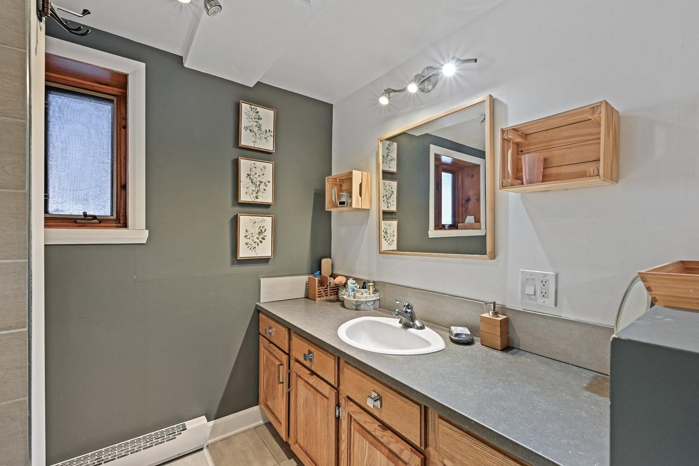 Bathroom - 175 Allée Des Cigales, Saint-Jean-Sur-Richelieu, QC - Indoor Photo Showing Bathroom