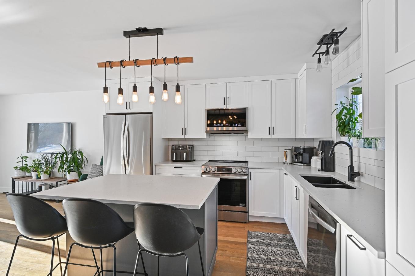 Kitchen - 175 Allée Des Cigales, Saint-Jean-Sur-Richelieu, QC - Indoor Photo Showing Kitchen With Double Sink With Upgraded Kitchen