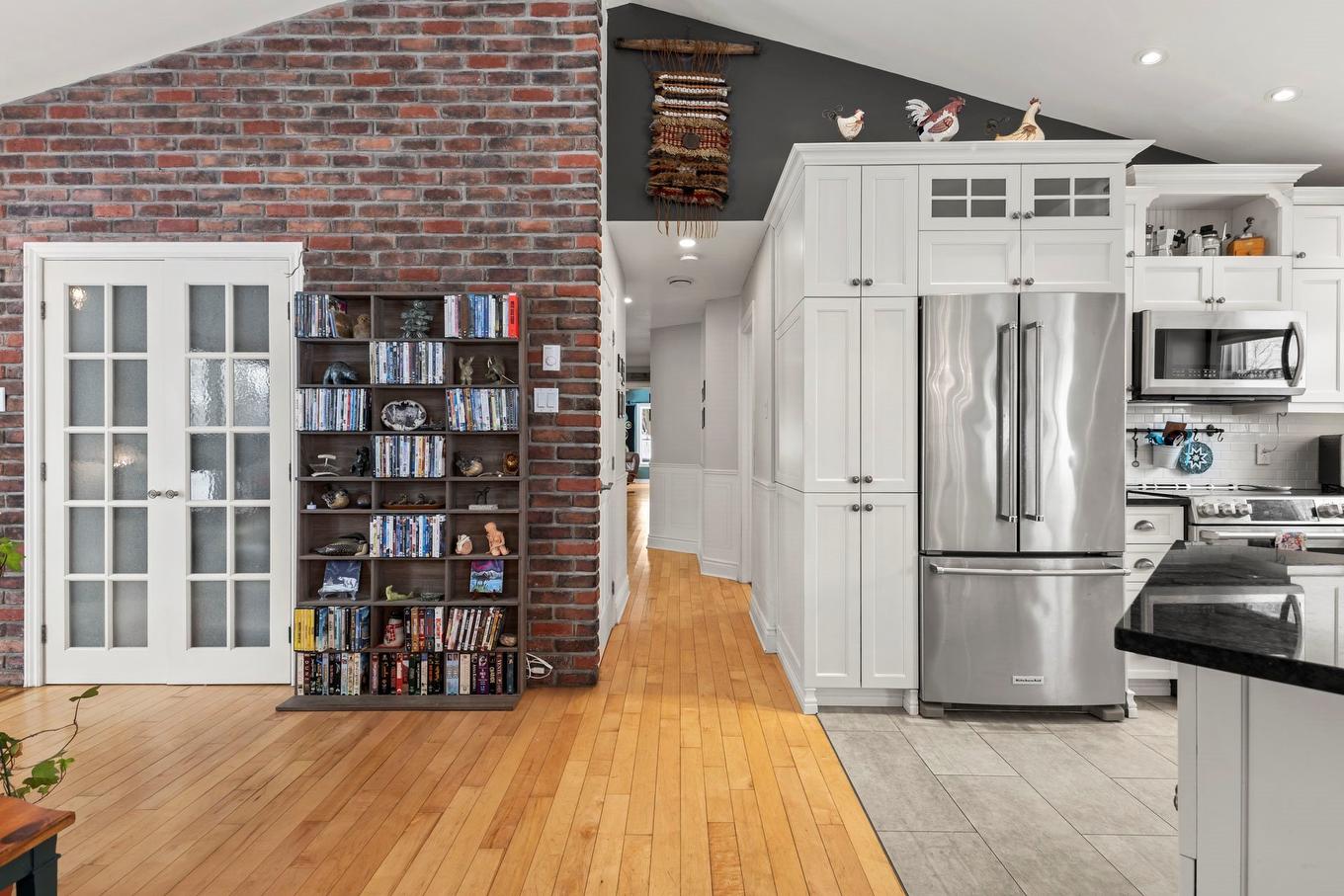 Living room - 1002 Mtée St-Robert, Saint-Lazare, QC - Indoor Photo Showing Kitchen