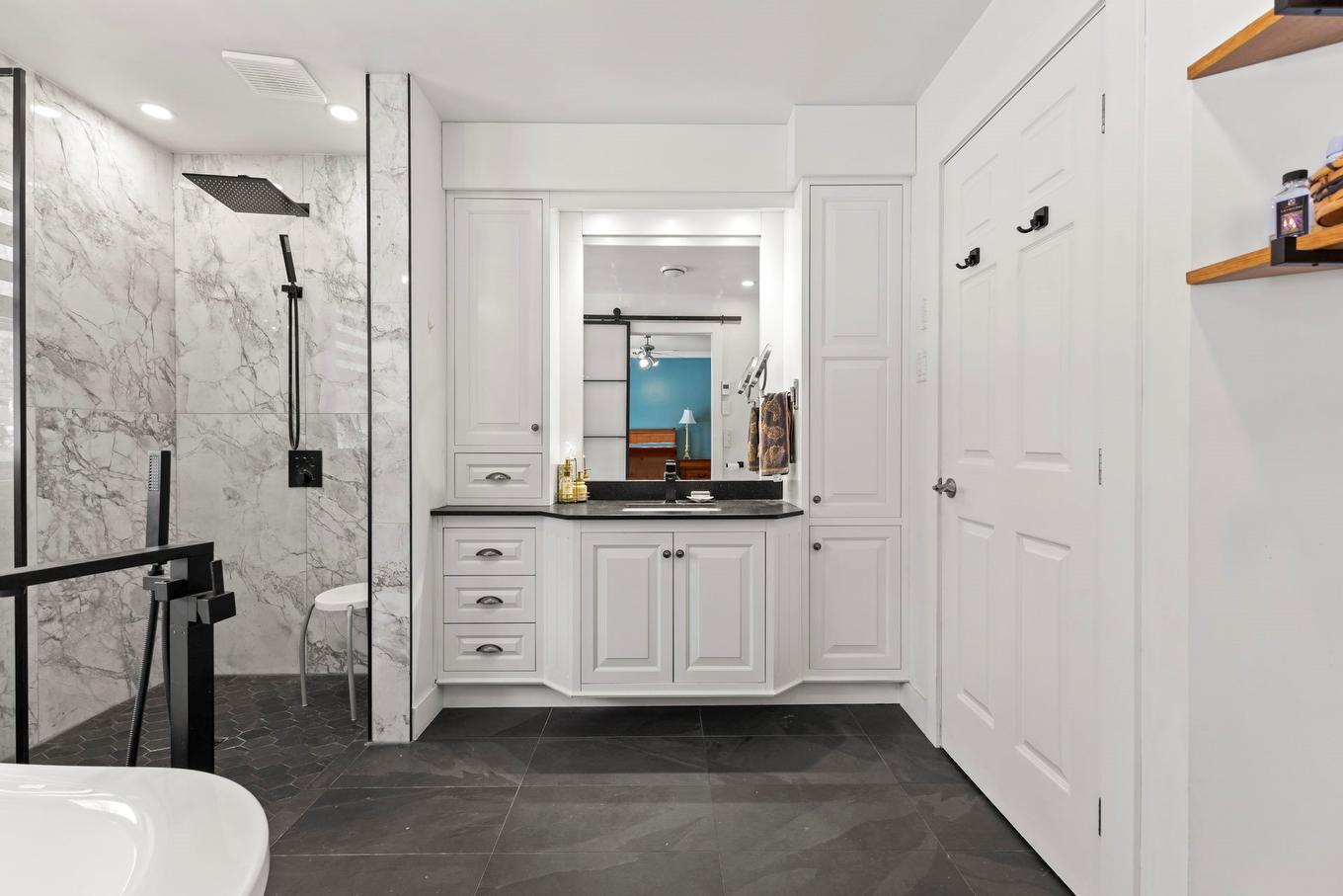 Bathroom - 1002 Mtée St-Robert, Saint-Lazare, QC - Indoor Photo Showing Bathroom