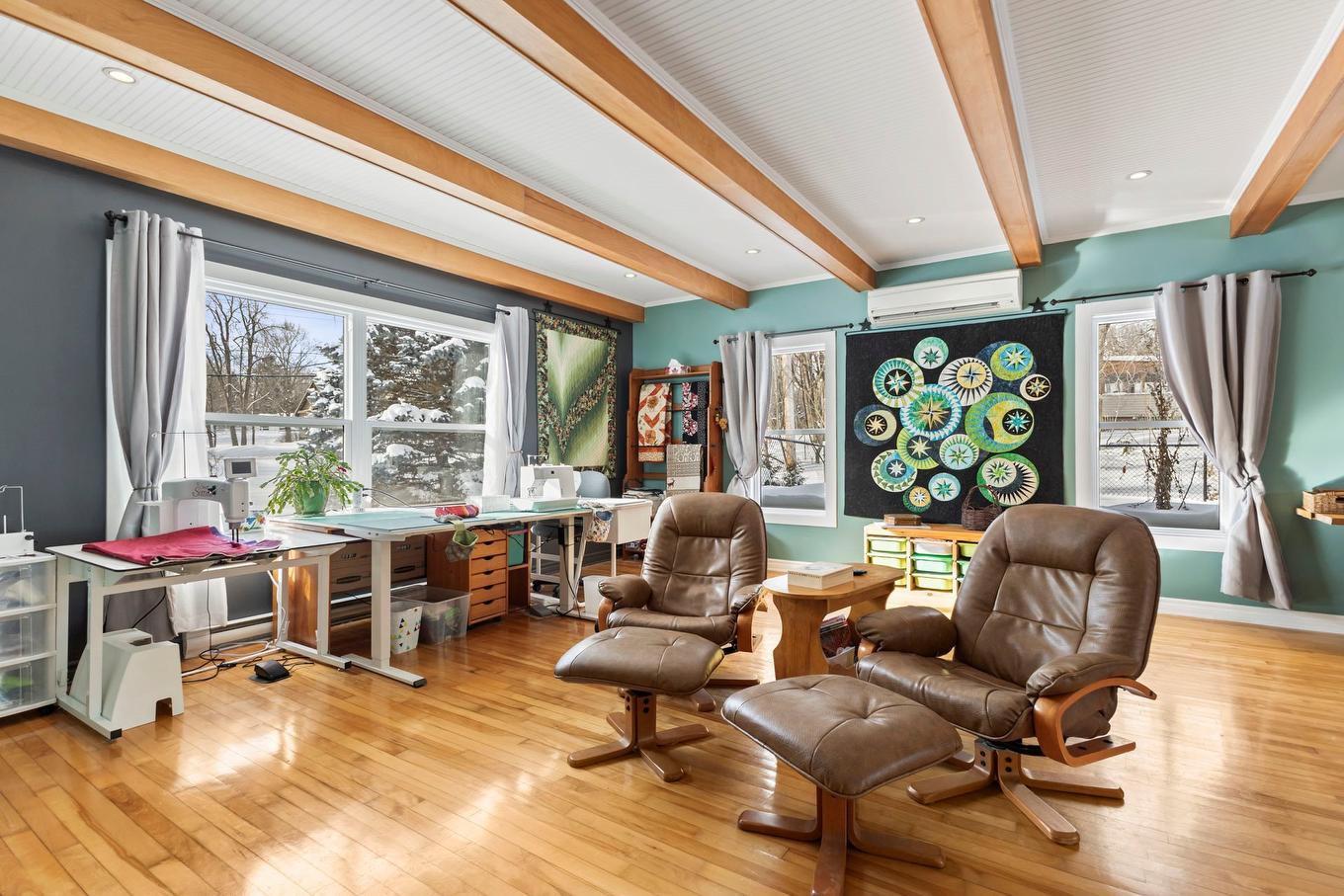 Family room - 1002 Mtée St-Robert, Saint-Lazare, QC - Indoor