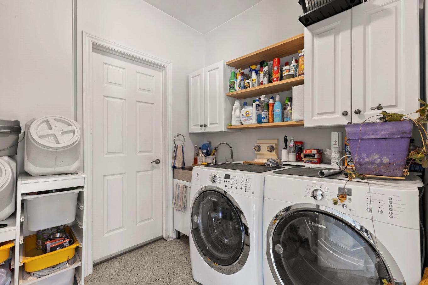 Laundry room - 1002 Mtée St-Robert, Saint-Lazare, QC - Indoor Photo Showing Laundry Room