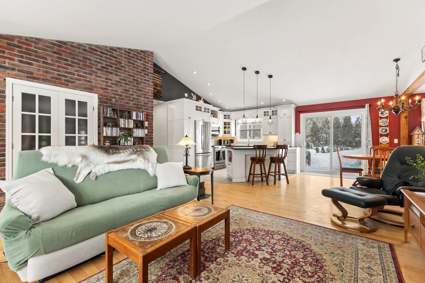 Living room - 1002 Mtée St-Robert, Saint-Lazare, QC - Indoor Photo Showing Living Room