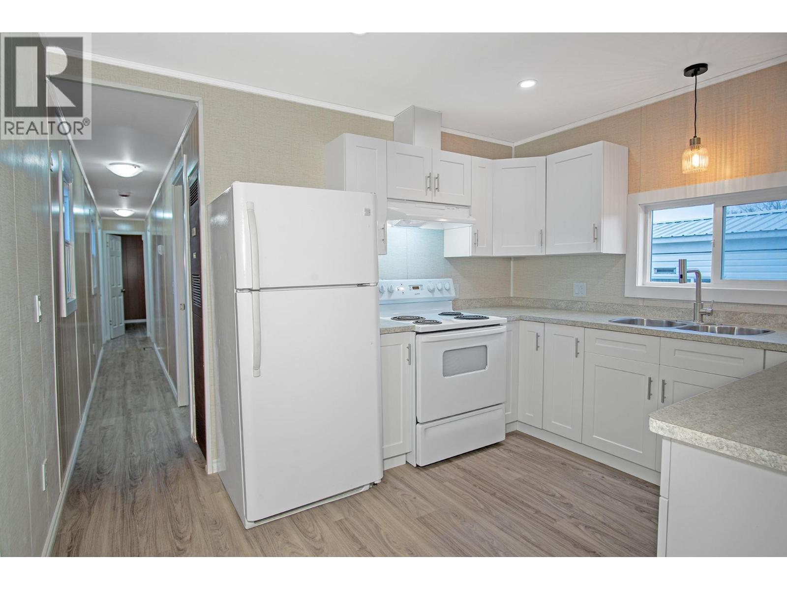 Mobile Home Renovated kitchen Creston - 1421 Erickson Road Unit# 21, Creston, BC