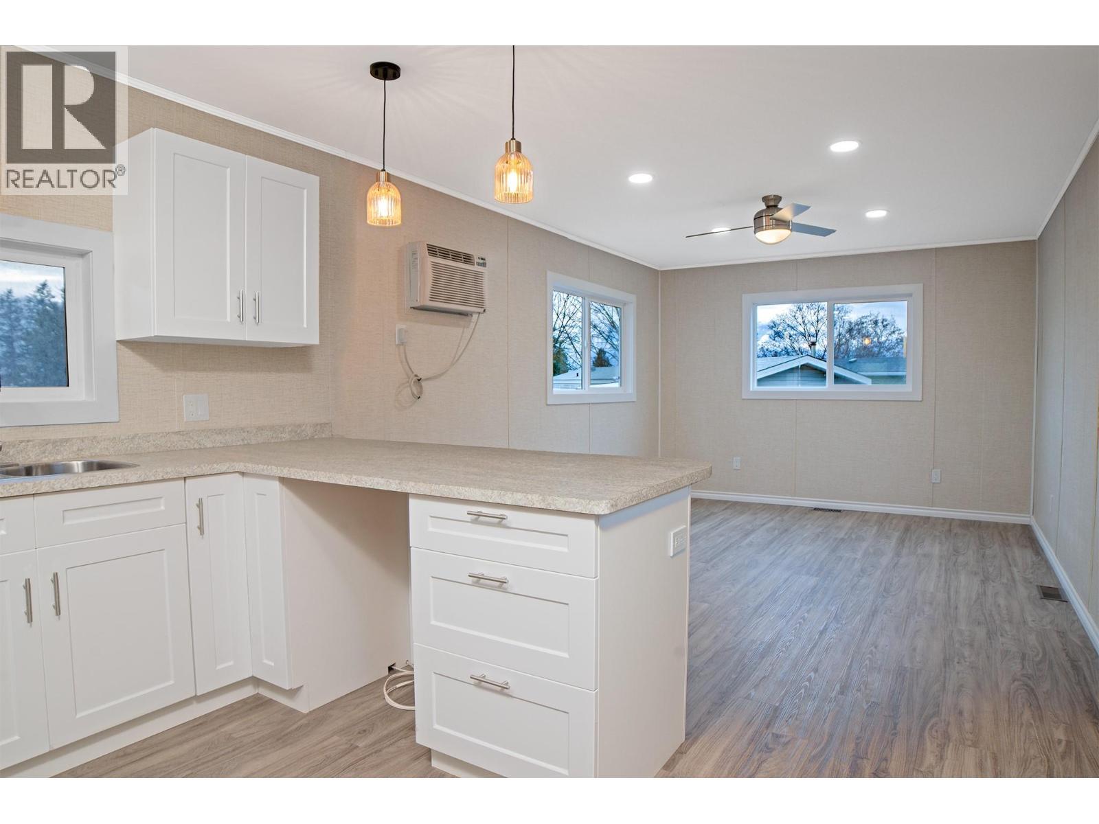 Move in ready mobile home Creston - 1421 Erickson Road Unit# 21, Creston, BC