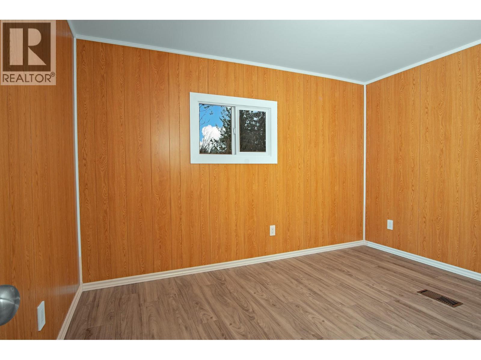 bright and open bedroom - 1421 Erickson Road Unit# 21, Creston, BC