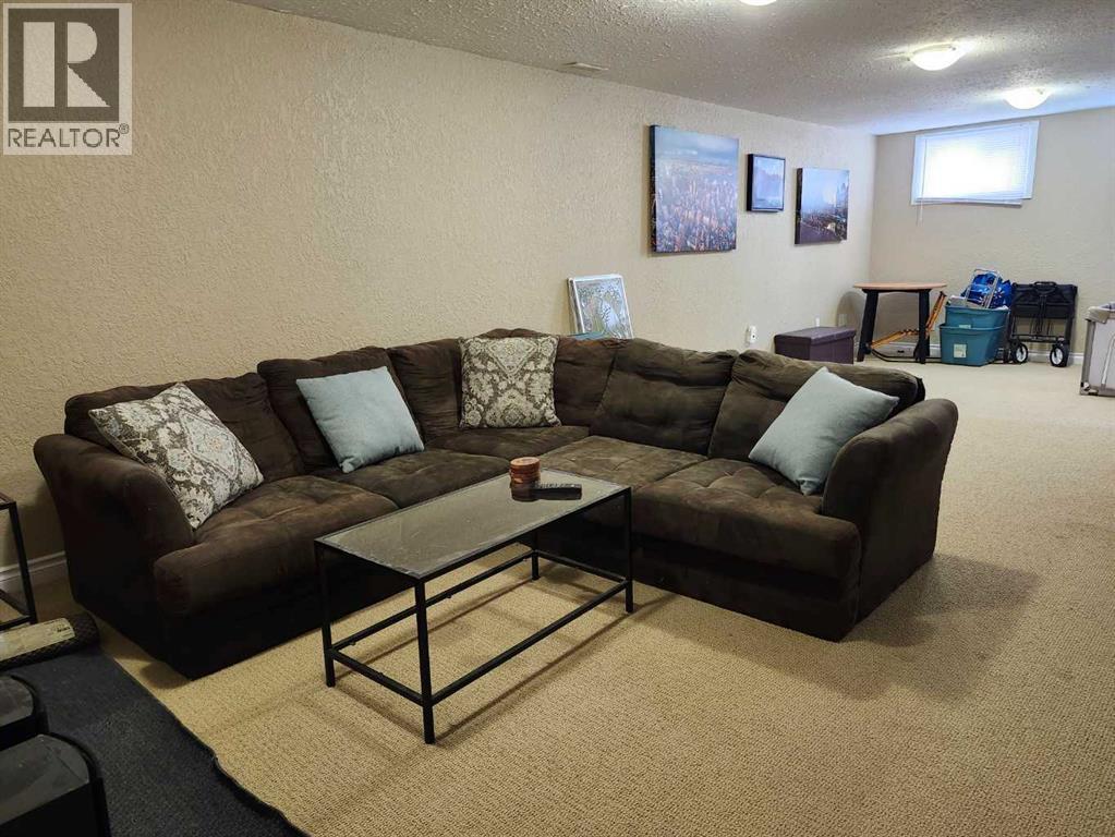 403 11 Street E, Drumheller, AB - Indoor