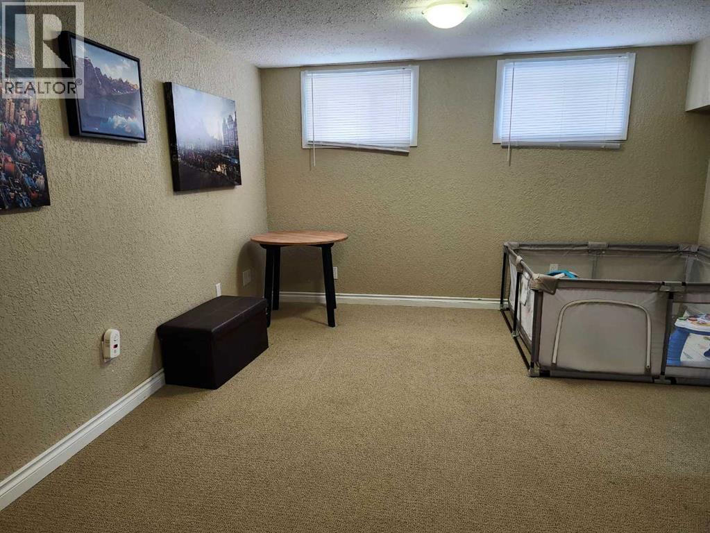 403 11 Street E, Drumheller, AB - Indoor