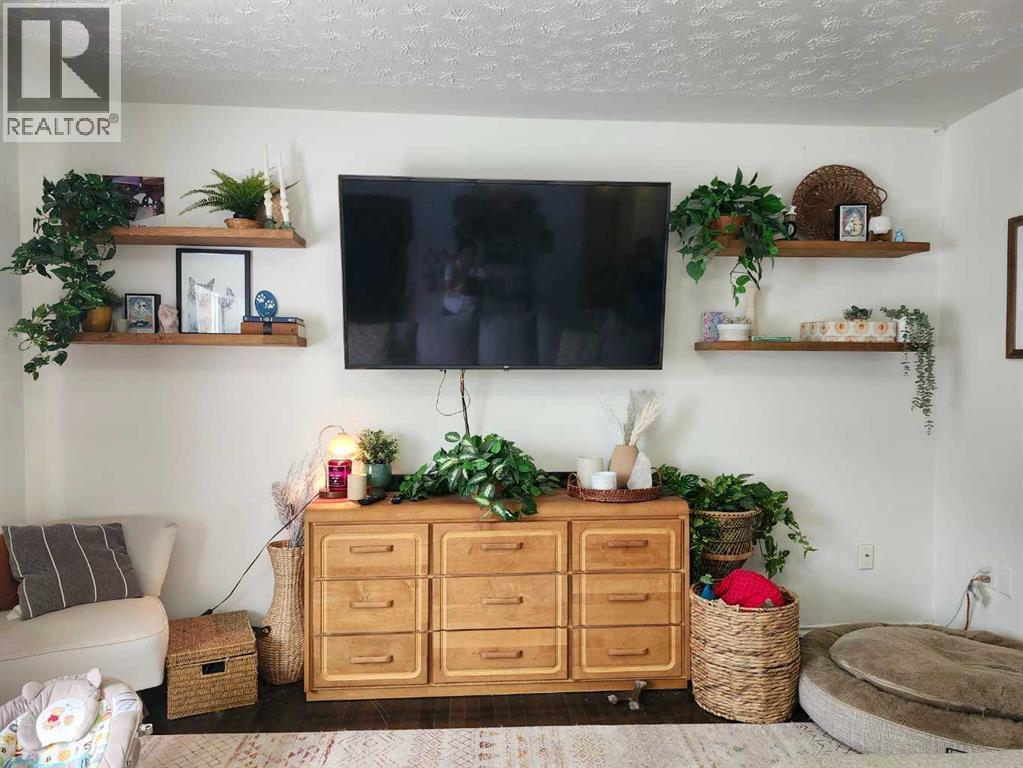 403 11 Street E, Drumheller, AB - Indoor