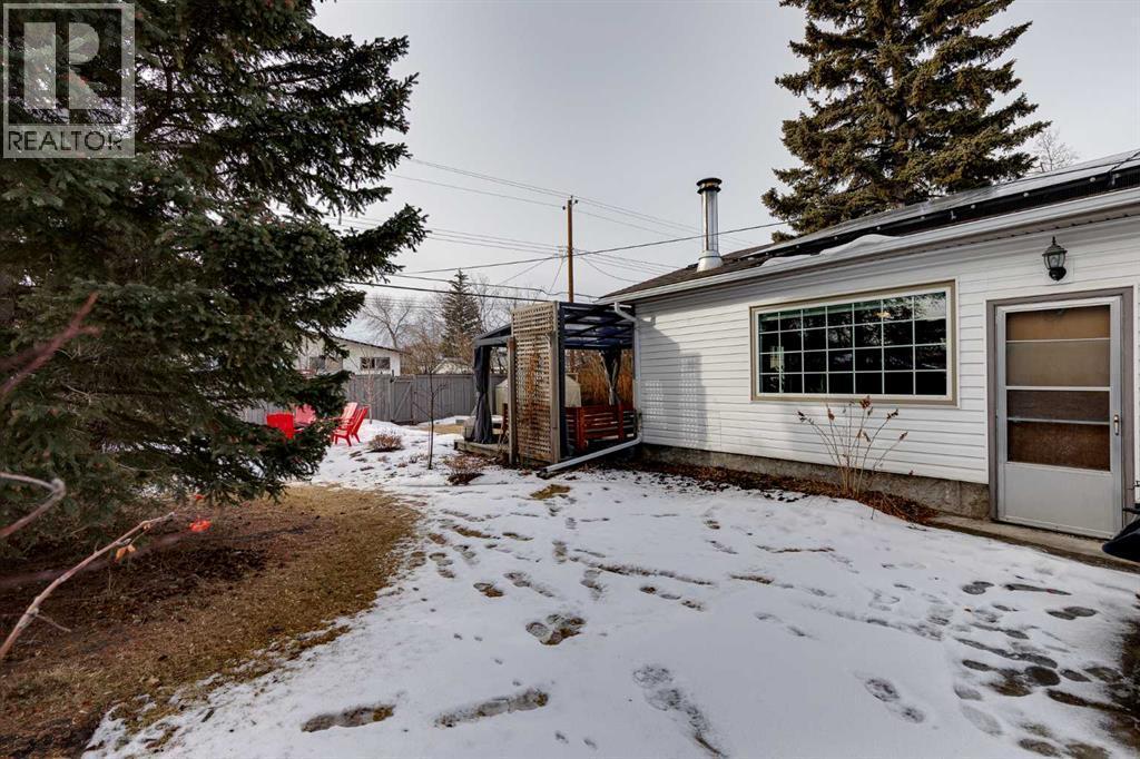 4351 70 Street Nw, Calgary, AB - Outdoor