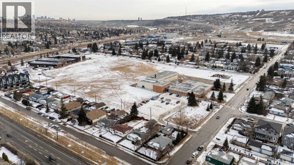 4351 70 Street Nw, Calgary, AB - Outdoor With View