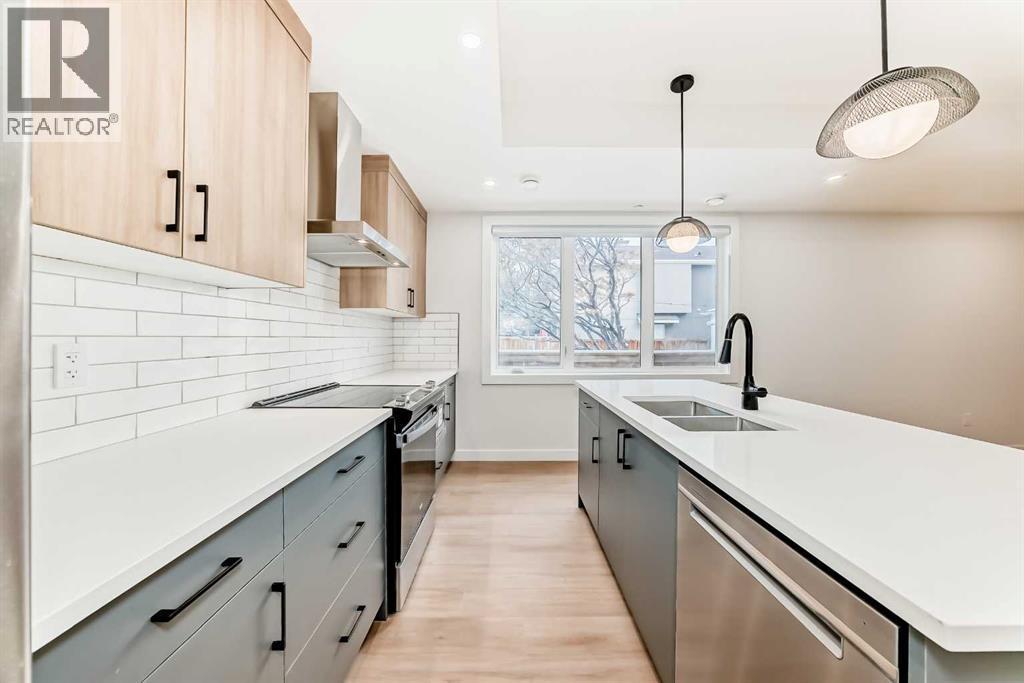 1729 31 Street Sw, Calgary, AB - Indoor Photo Showing Kitchen With Double Sink With Upgraded Kitchen
