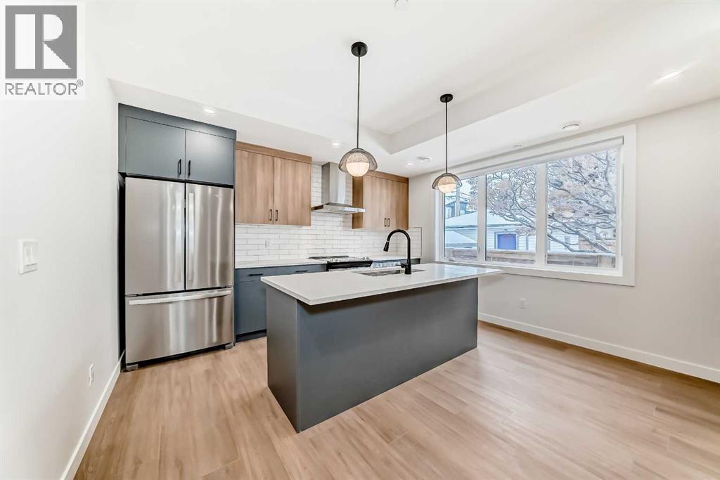 1729 31 Street Sw, Calgary, AB - Indoor Photo Showing Kitchen With Upgraded Kitchen