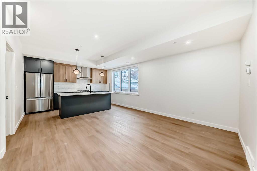 1729 31 Street Sw, Calgary, AB - Indoor Photo Showing Kitchen