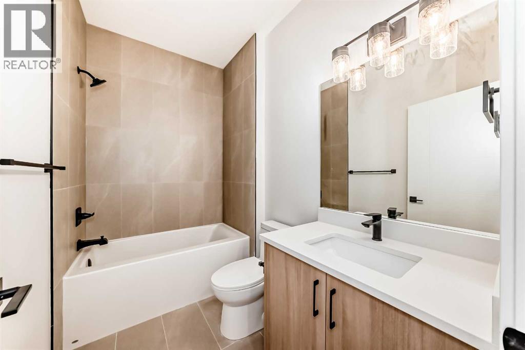 1729 31 Street Sw, Calgary, AB - Indoor Photo Showing Bathroom